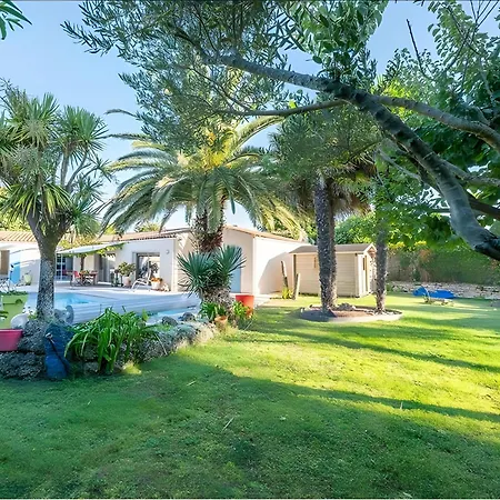 Paradis Familial A Beaurepaire Villa