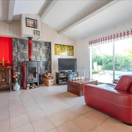 Paradis Familial A Beaurepaire Villa *